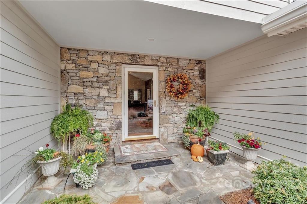 84 Spice Ridge Waynesville, NC 28786 - Photo 4 of 36 Gallery Image 4