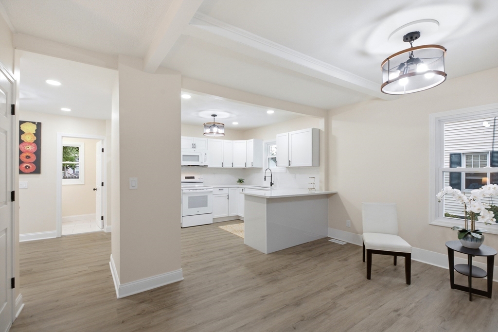 32 Sargon Street Springfield, MA 01104 - Photo 12 of 34