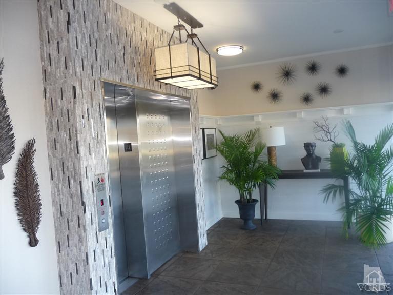 2901 Peninsula Road, Unit 247 Oxnard, CA 93035 - Photo 3 of 30 a view of entryway with a potted plant