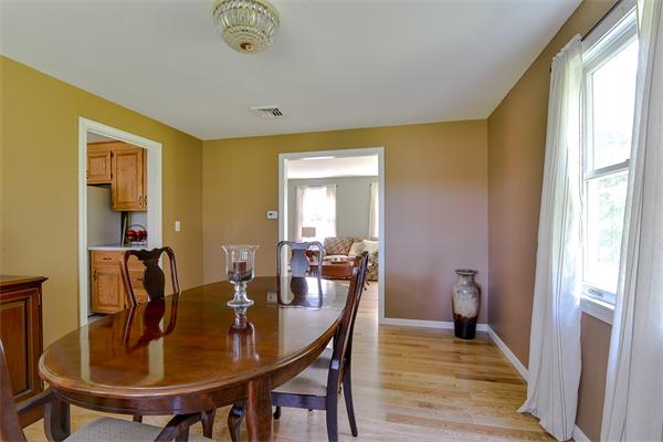 127 Robin Hill Road Holliston, MA 01746 - Photo 5 of 28 Gallery Image 5