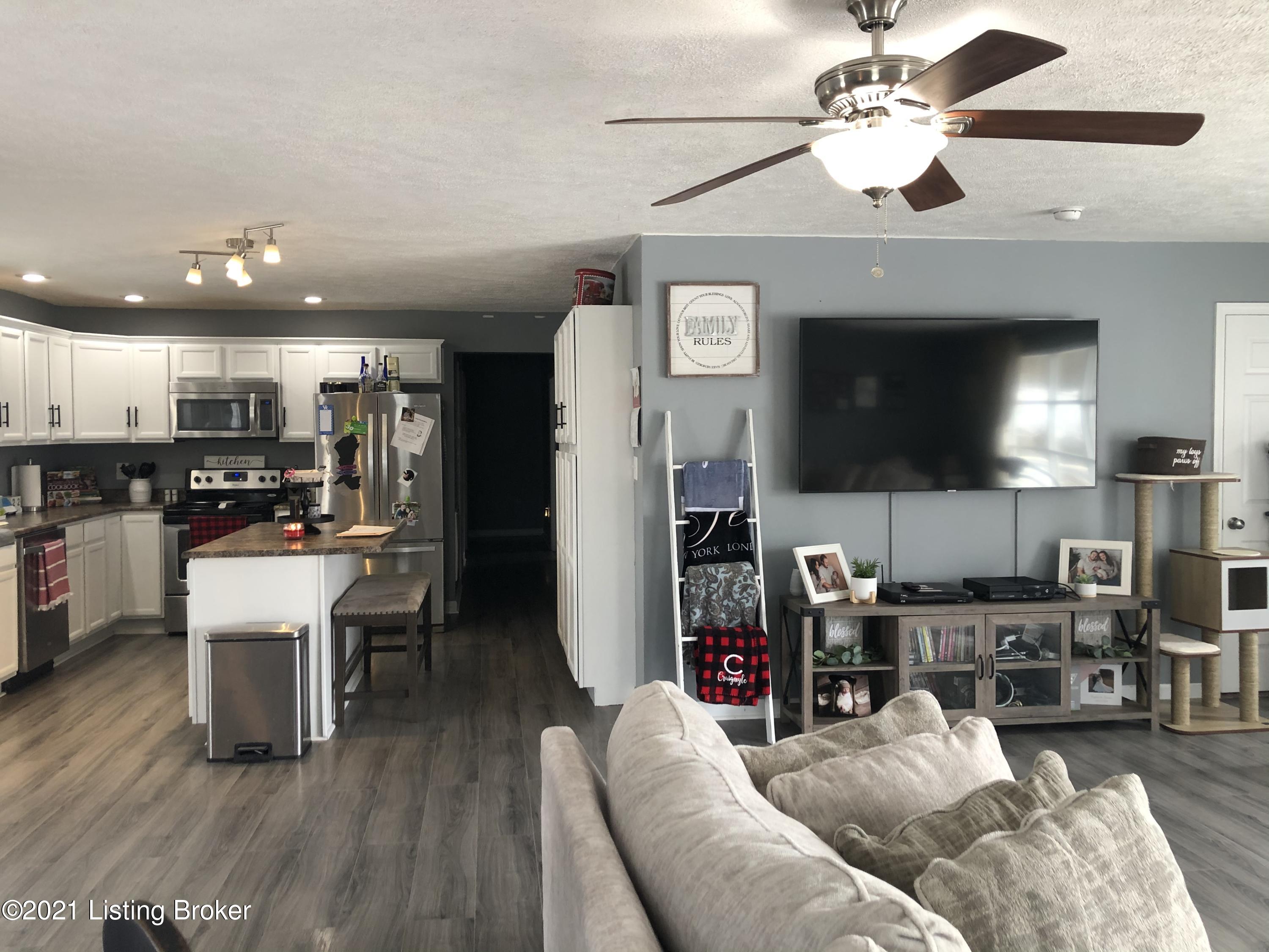 2765 Mound Hill Road Carrollton, KY 41008 - Photo 6 of 29 02AB8FAE-422F-461C-9B85-96A71859E860