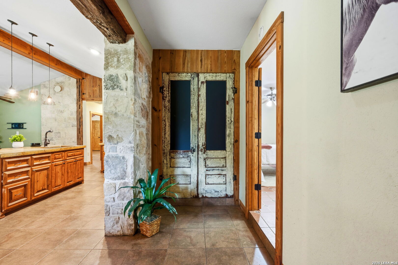 340 Rio Oak Road Pipe Creek, TX 78063 - Photo 7 of 39