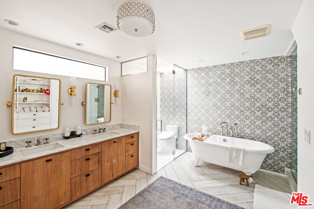 129 Outrigger Mall Marina del Rey, CA 90292 - Photo 25 of 54