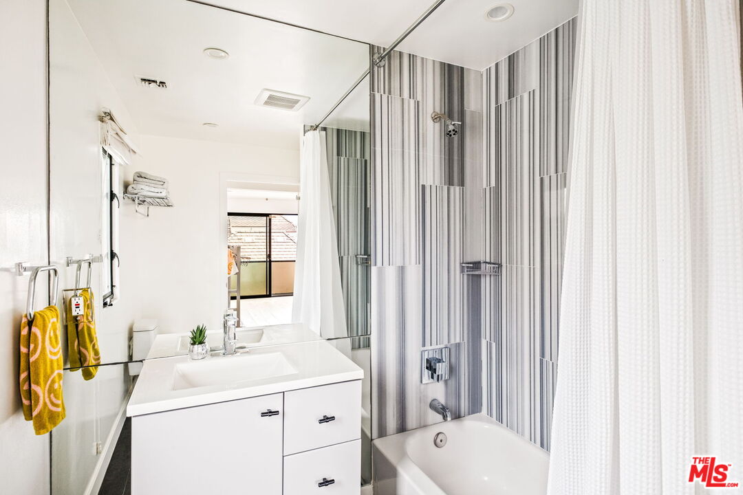 129 Outrigger Mall Marina del Rey, CA 90292 - Photo 29 of 54