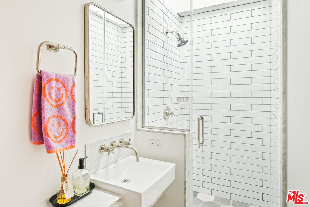 129 Outrigger Mall Marina del Rey, CA 90292 - Photo 33 of 54