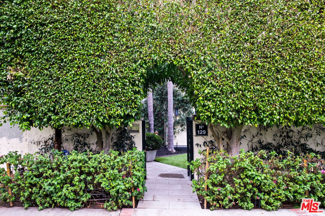 129 Outrigger Mall Marina del Rey, CA 90292 - Photo 4 of 54