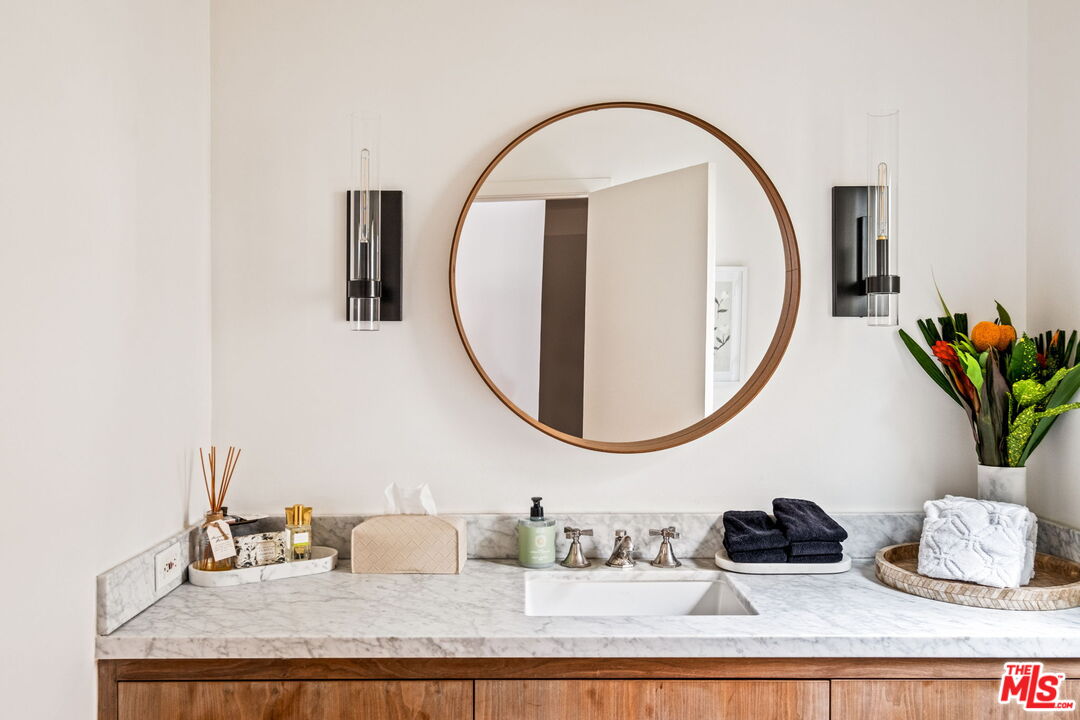 129 Outrigger Mall Marina del Rey, CA 90292 - Photo 43 of 54