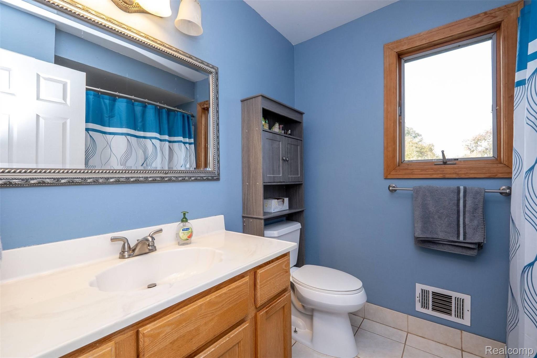 1053 Milverton Road Troy, MI 48083 - Photo 24 of 44 1053 Milverton Dr (26 of 46).jpg