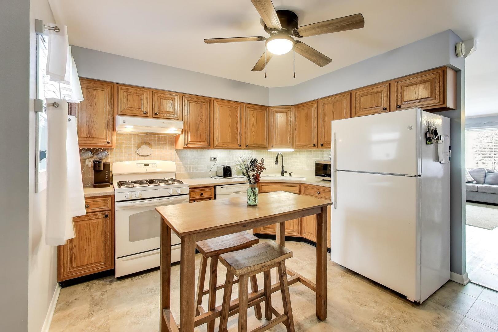 17298 Maple Lane Gurnee, IL 60031 - Photo 9 of 27