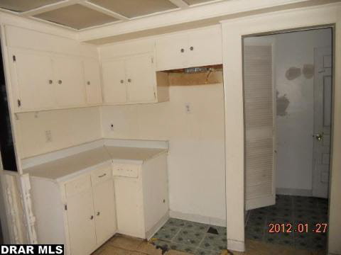 21312 Wick Road Taylor, MI 48180 - Photo 10 of 15 20025990-9.JPG