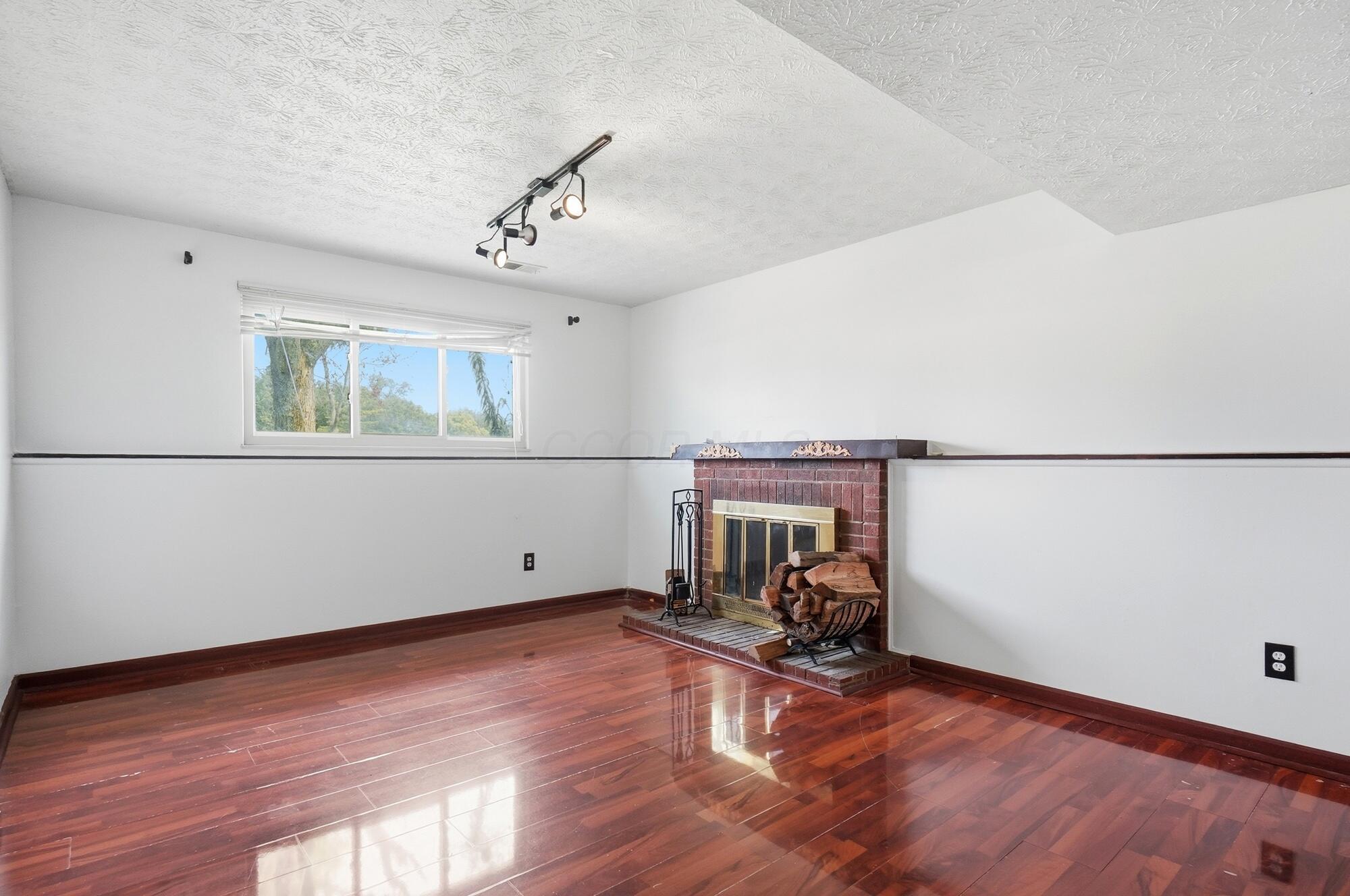 555 Fox Ridge Street Columbus, OH 43228 - Photo 28 of 37 164
