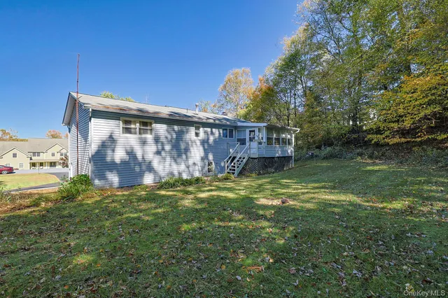 a view of a house with a yard