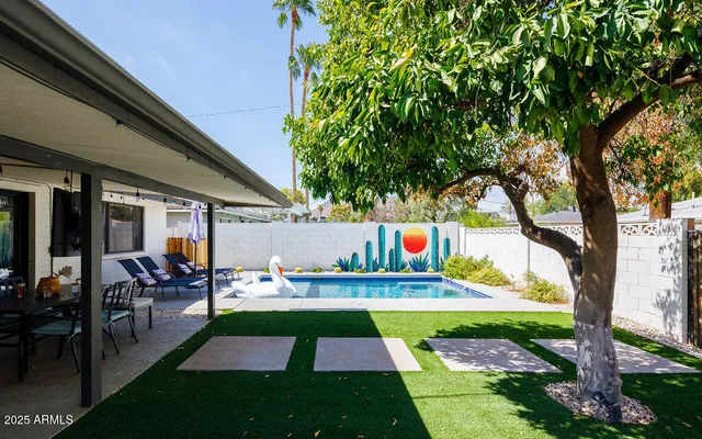 a view of yard with seating area