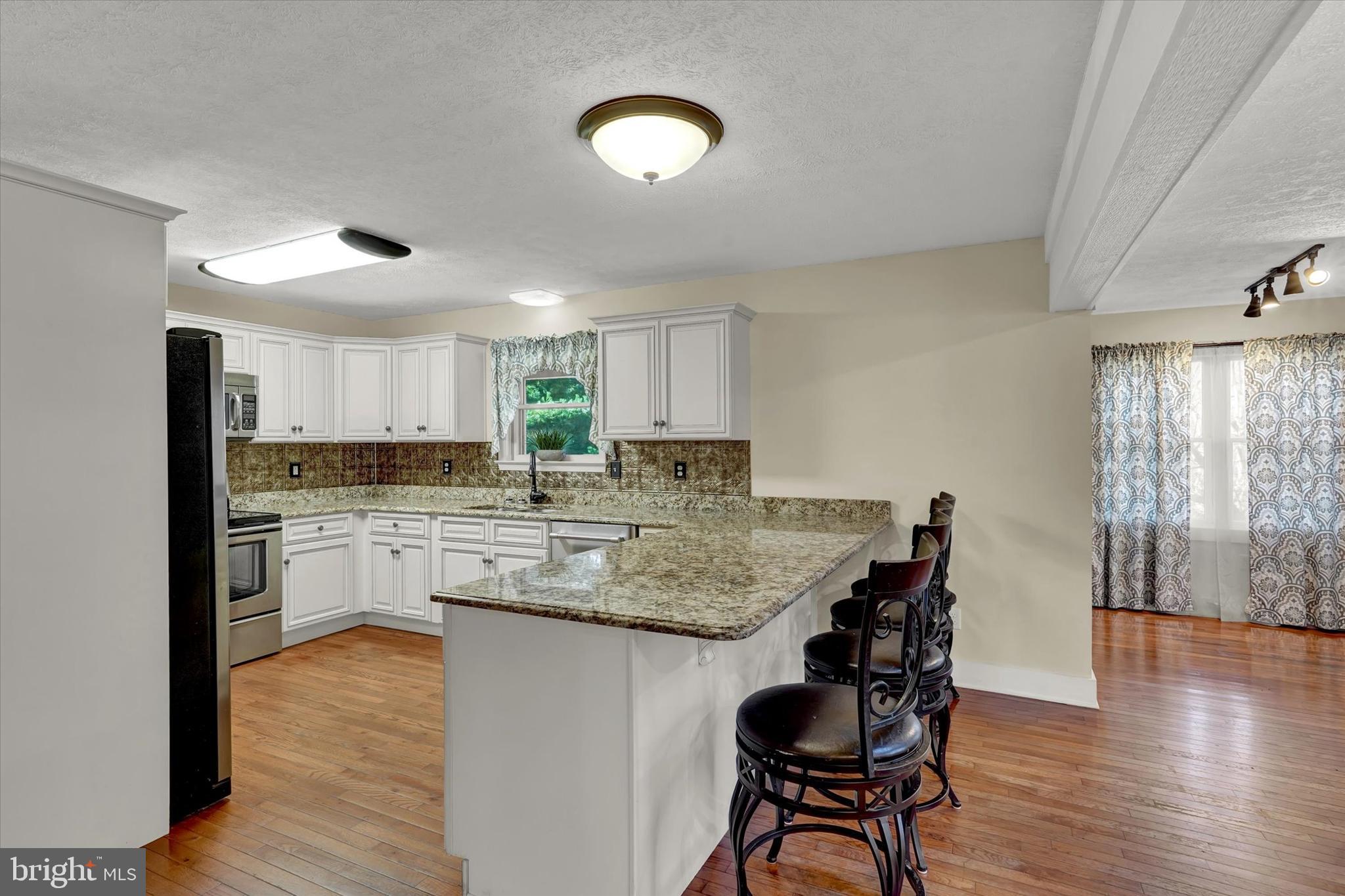 13300 Trout School Road Felton, PA 17322 - Photo 3 of 33 Granite counter, peninsula seating