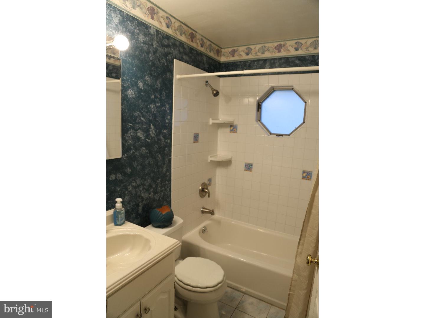 35 Cliff Road Levittown, PA 19057 - Photo 11 of 22 Bathroom