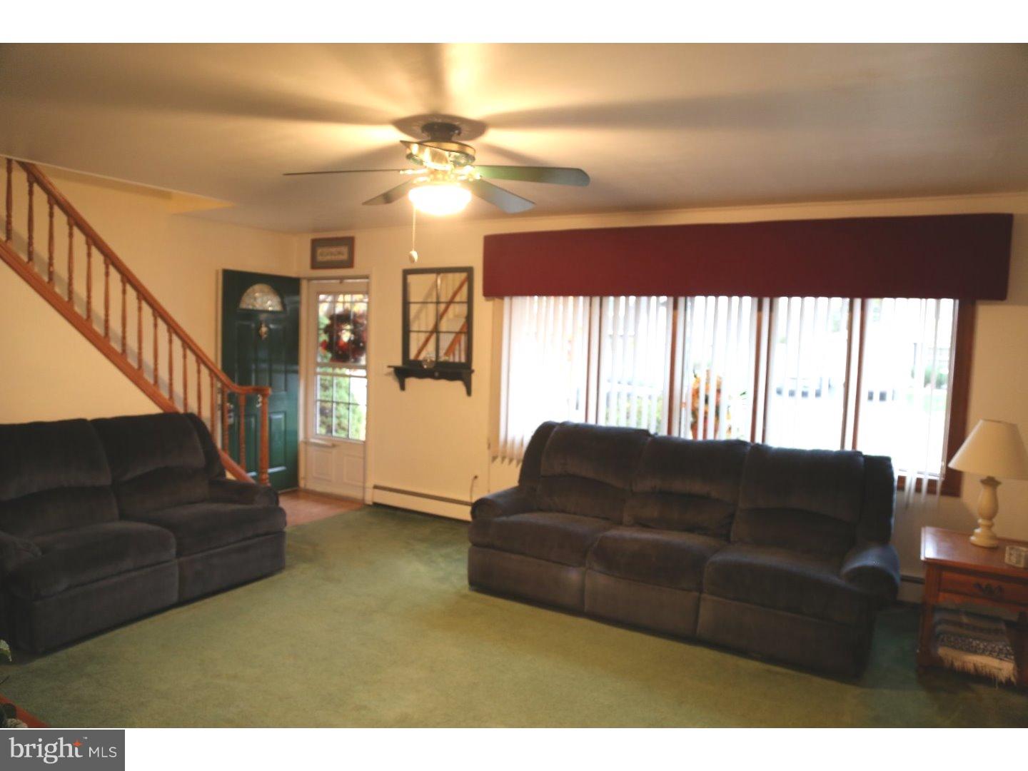 35 Cliff Road Levittown, PA 19057 - Photo 14 of 22 Living Room