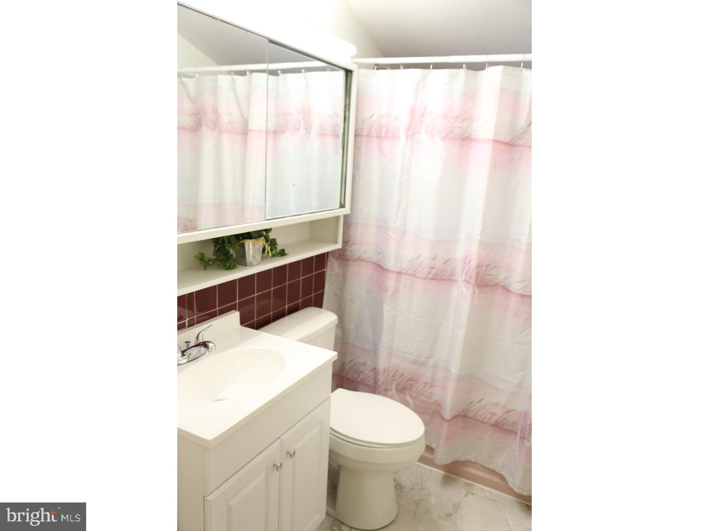 35 Cliff Road Levittown, PA 19057 - Photo 18 of 22 Bathroom