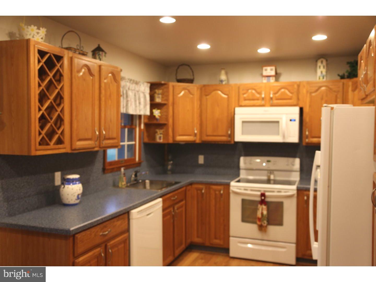 35 Cliff Road Levittown, PA 19057 - Photo 3 of 22 Kitchen
