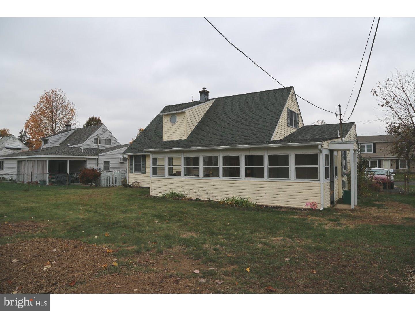 35 Cliff Road Levittown, PA 19057 - Photo 22 of 22 Exterior Back