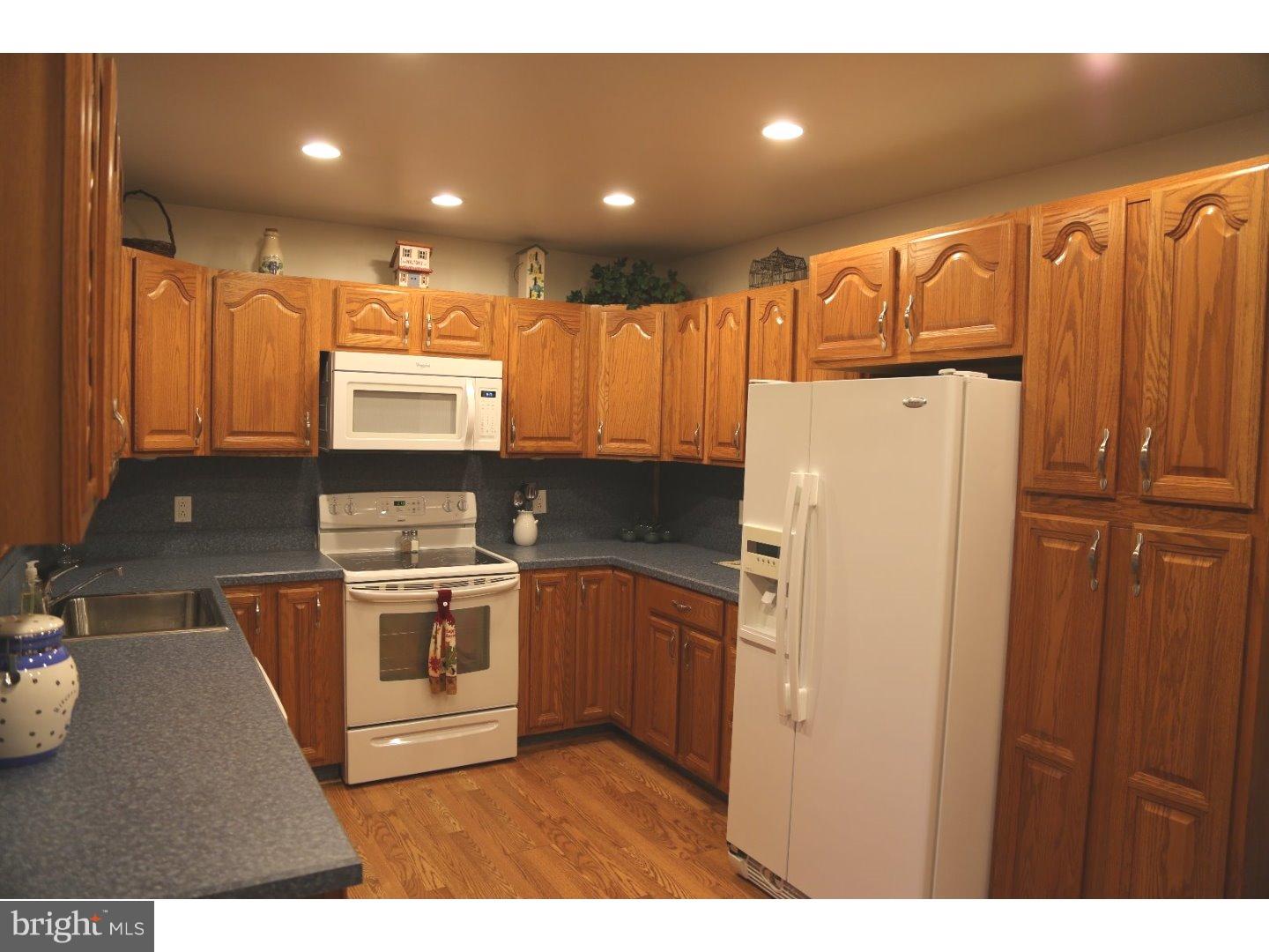 35 Cliff Road Levittown, PA 19057 - Photo 4 of 22 Kitchen