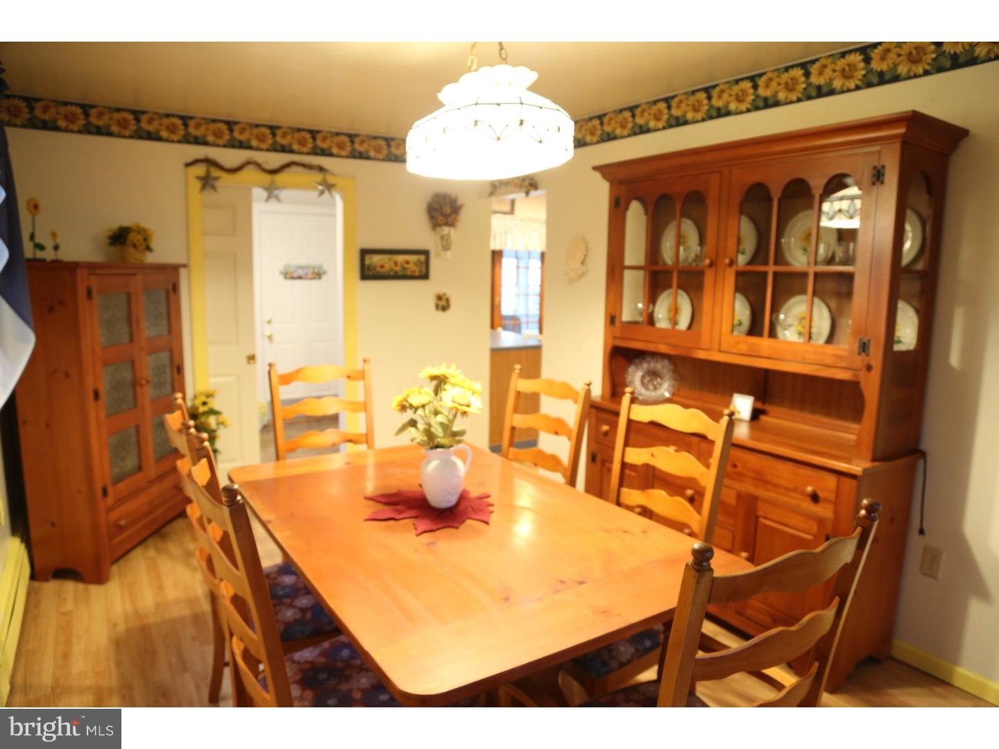 35 Cliff Road Levittown, PA 19057 - Photo 7 of 22 Dining Room