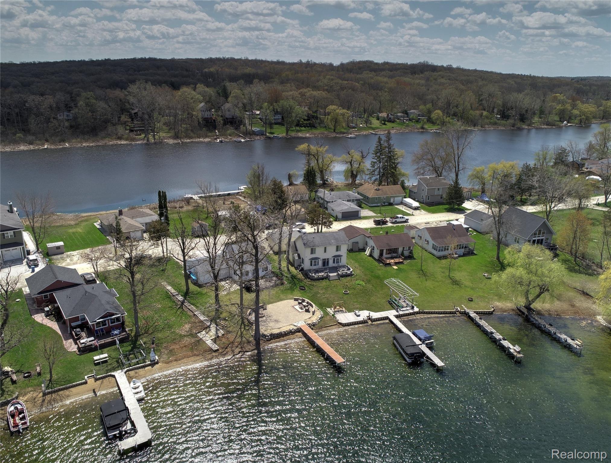  River Life In the Back.  Lake Life in the Front.  Choose one for a day of fun!  