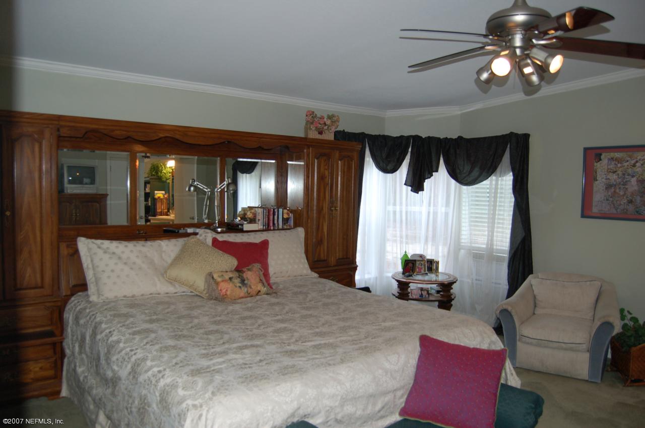 1442 State Rte 100 Melrose, FL 32666 - Photo 12 of 18 MASTER BEDROOM
