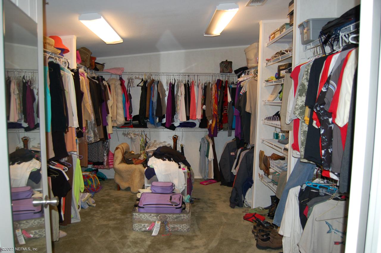 1442 State Rte 100 Melrose, FL 32666 - Photo 14 of 18 MASTER CLOSET