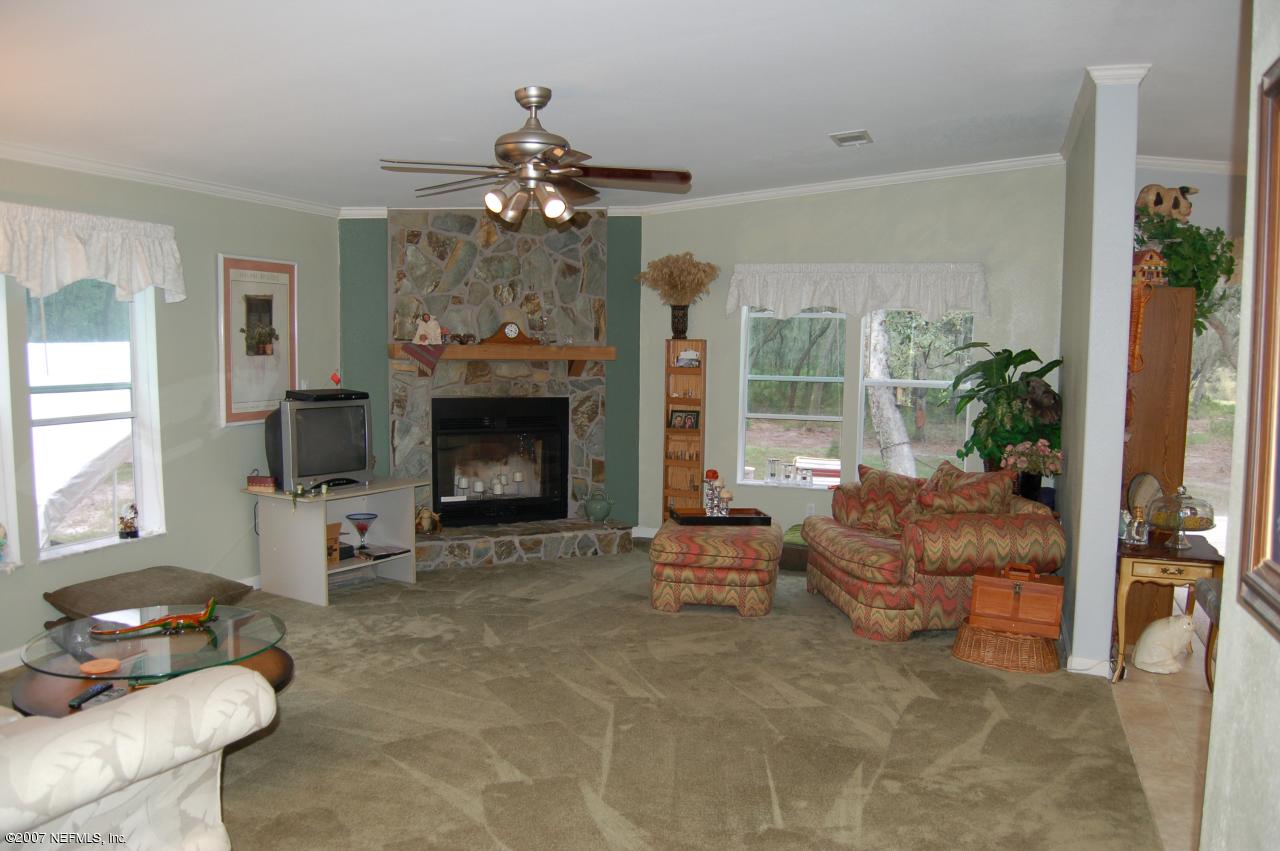 1442 State Rte 100 Melrose, FL 32666 - Photo 8 of 18 LIVING AREA