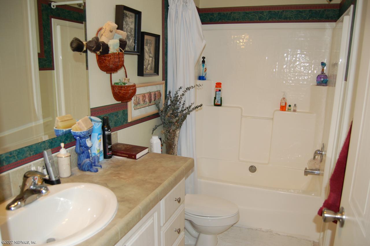 1442 State Rte 100 Melrose, FL 32666 - Photo 9 of 18 GUEST BATH