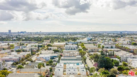 $3,208 | 1238 1/2 North Beachwood Drive, Los Angeles, CA 90038