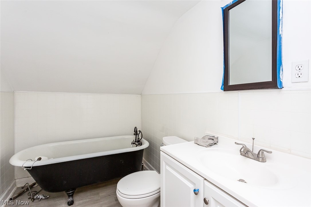 1716 Lorimer Road Cleveland, OH 44134 - Photo 17 of 31