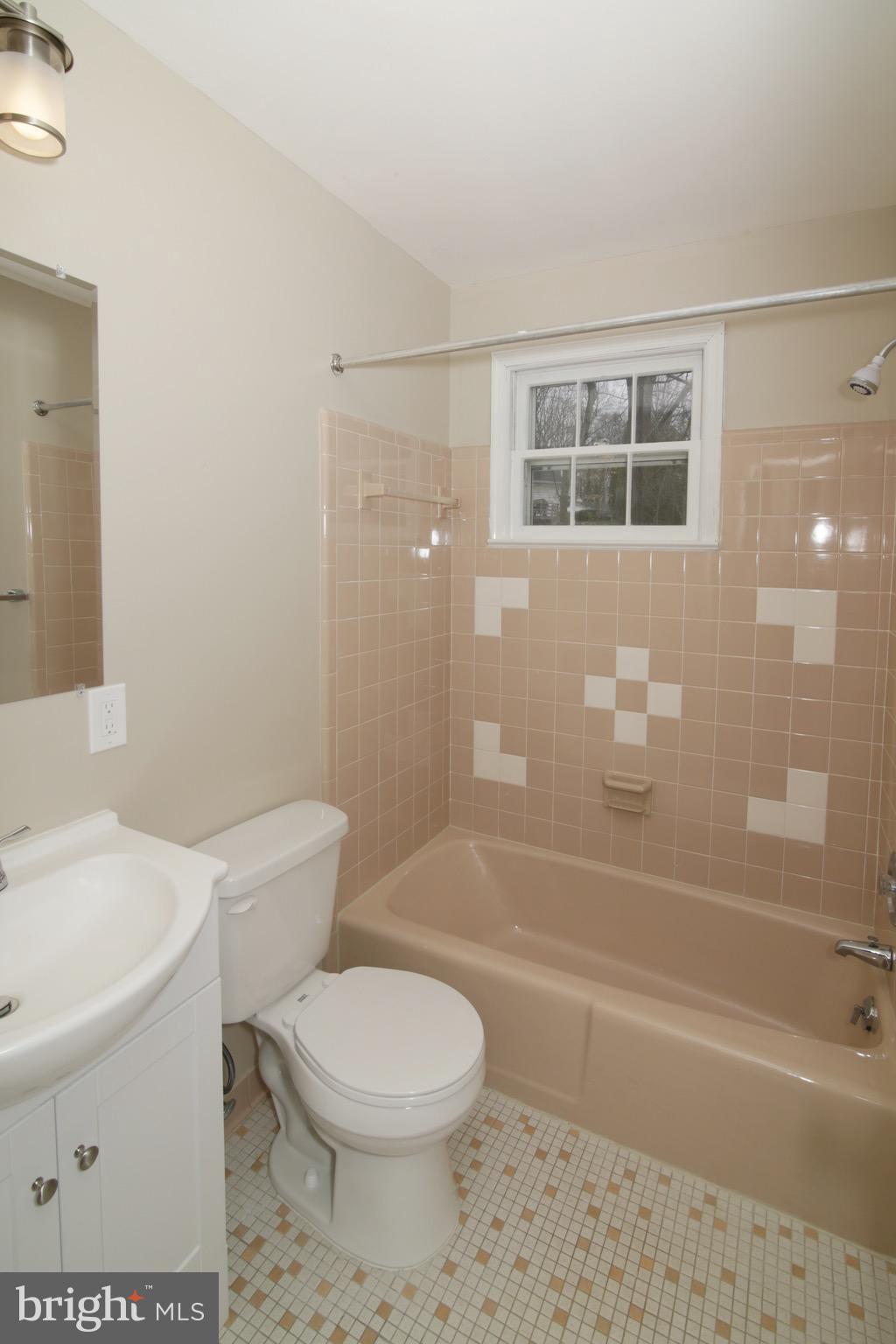 6700 Little Ann Court Springfield, VA 22152 - Photo 24 of 30 Bath - Upper Level