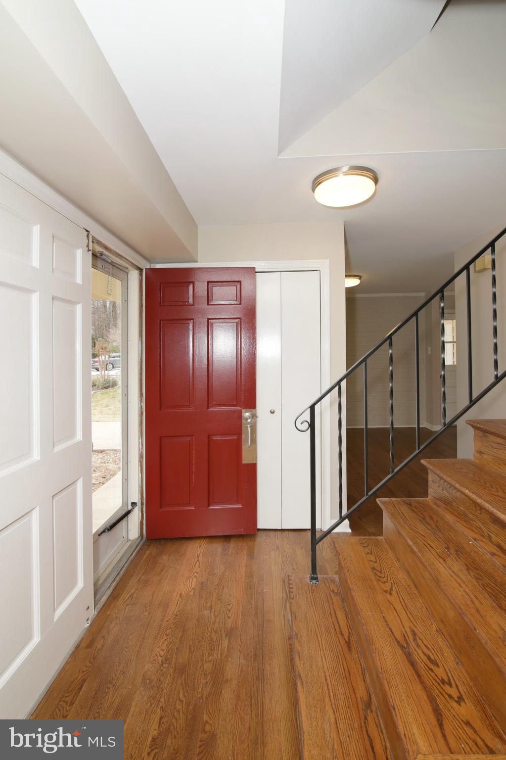 6700 Little Ann Court Springfield, VA 22152 - Photo 3 of 30 Foyer