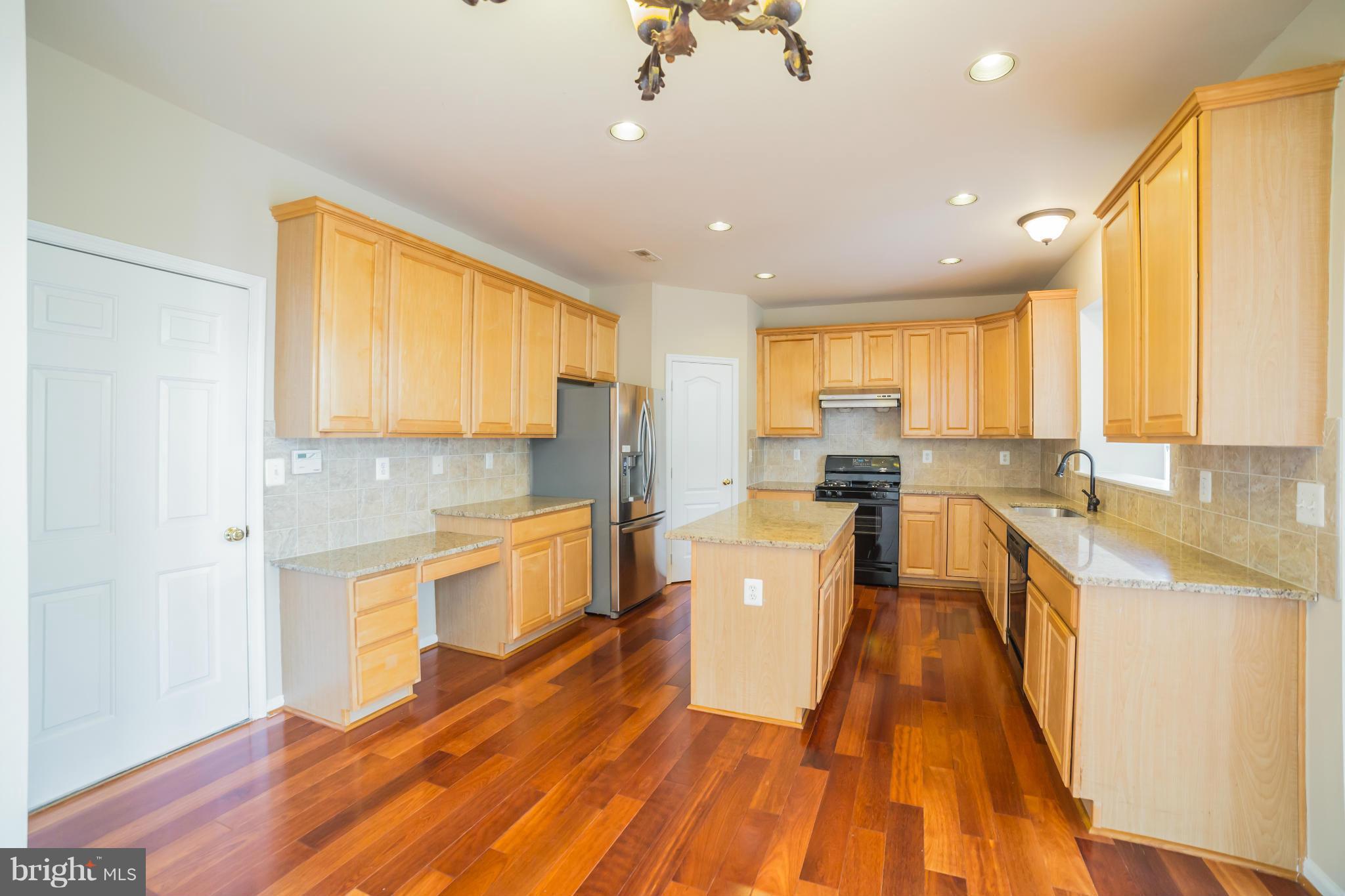 17905 Coachmans Road Germantown, MD 20874 - Photo 12 of 30 Gourmet kitchen