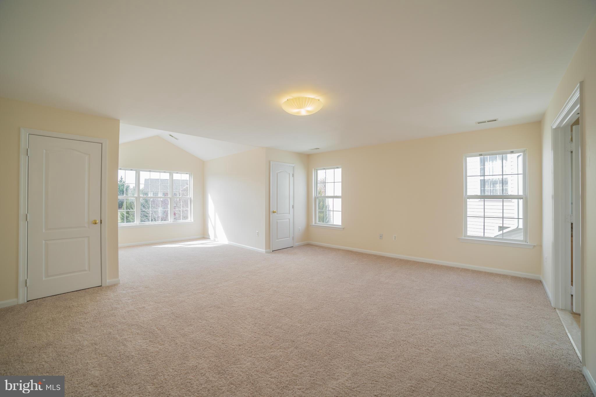 17905 Coachmans Road Germantown, MD 20874 - Photo 16 of 30 Large owners suite with sitting area