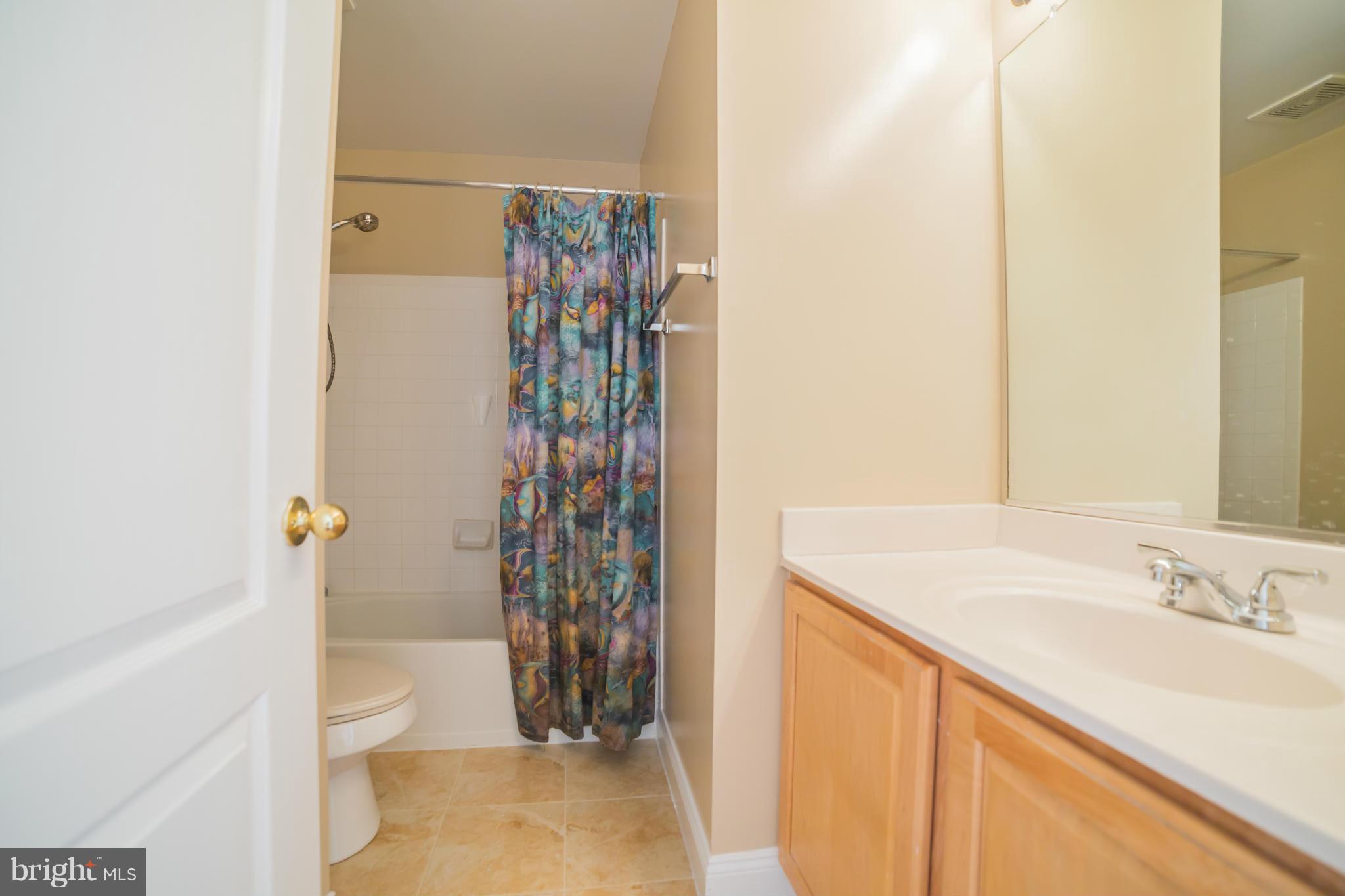 17905 Coachmans Road Germantown, MD 20874 - Photo 22 of 30 Second level full hall bath