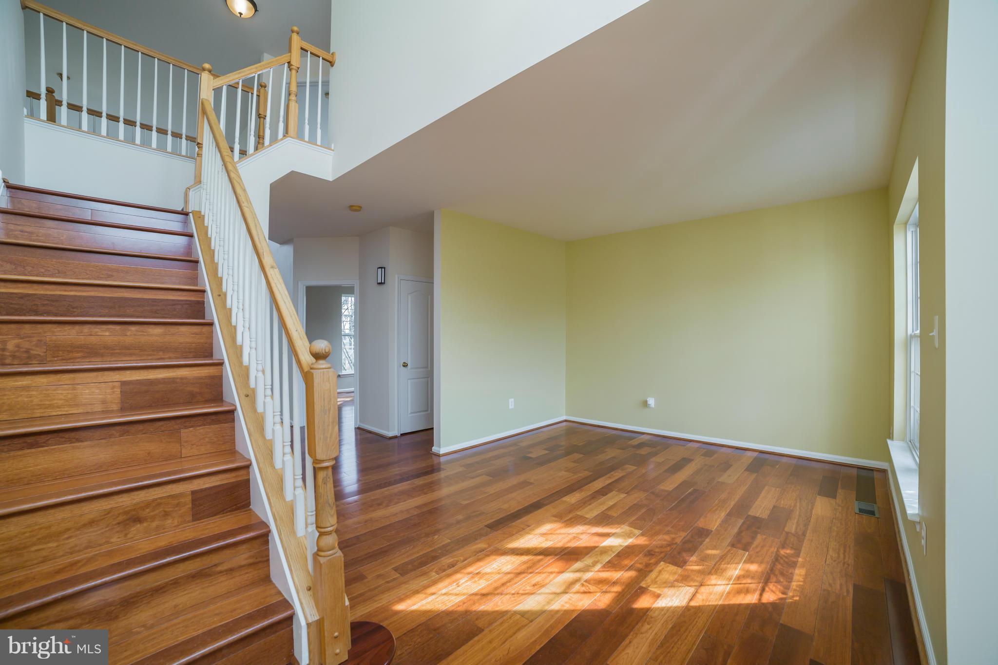 17905 Coachmans Road Germantown, MD 20874 - Photo 5 of 30 Dramatic two story foyer