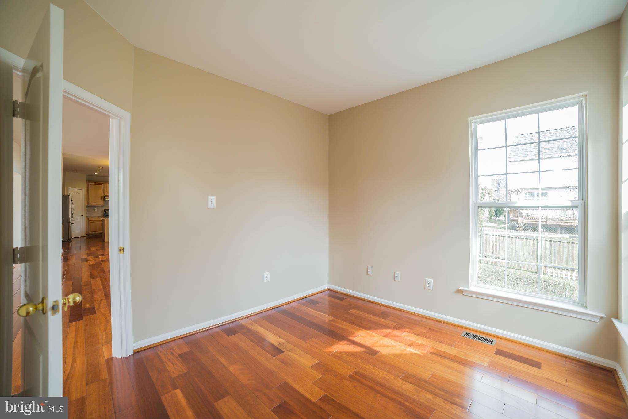 17905 Coachmans Road Germantown, MD 20874 - Photo 8 of 30 First floor office