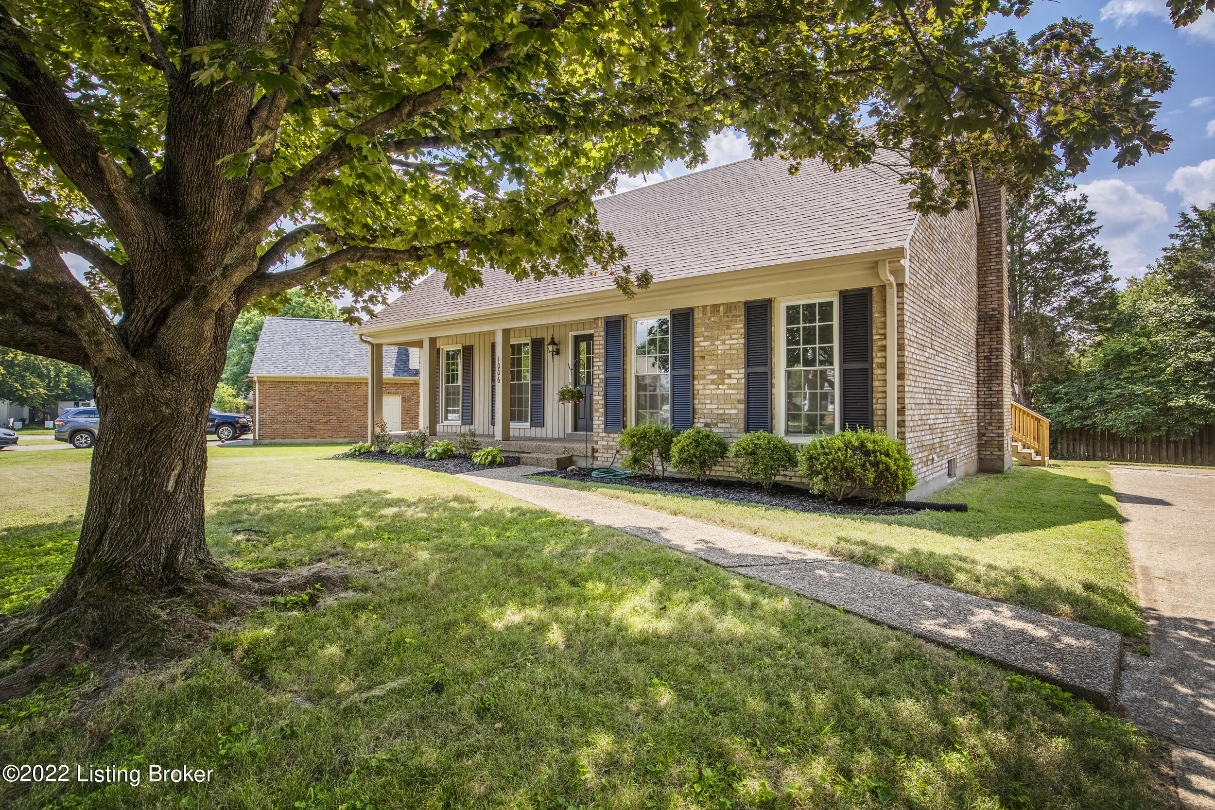 1006 Chesham Road Louisville, KY 40207 - Photo 3 of 42 3-front