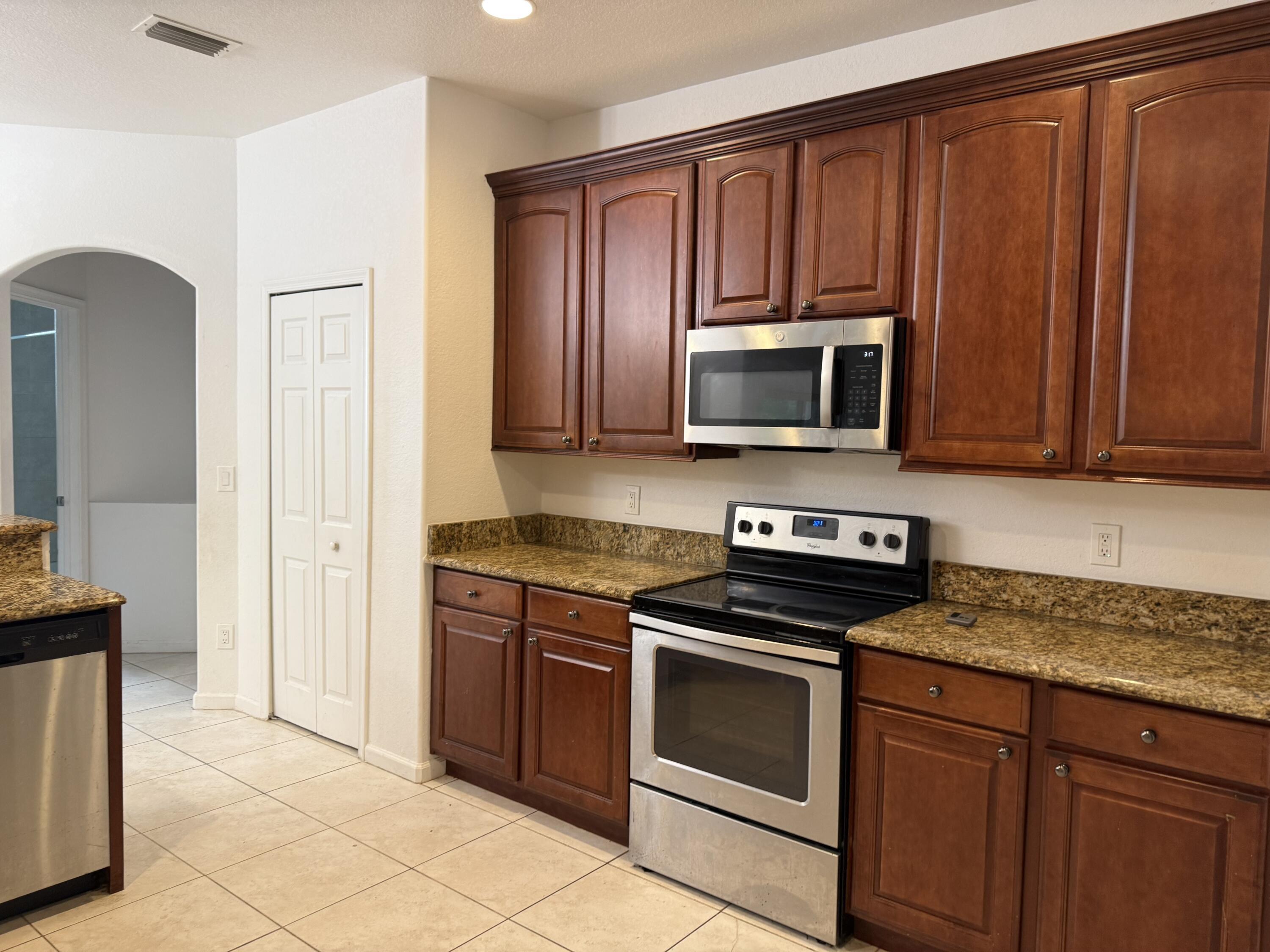 2619 Southwest Ann Arbor Road Port St. Lucie, FL 34953 - Photo 7 of 18 Kitchen