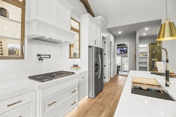 $795,000 | 424 Southeast Maxwell Drive, Blue Springs, MO 64014