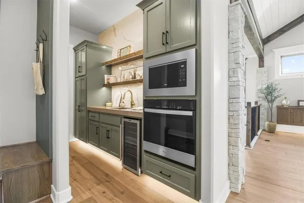 $795,000 | 424 Southeast Maxwell Drive, Blue Springs, MO 64014