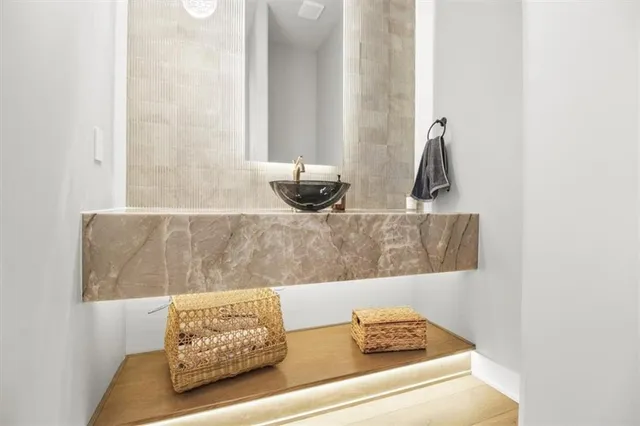 $795,000 | 424 Southeast Maxwell Drive, Blue Springs, MO 64014