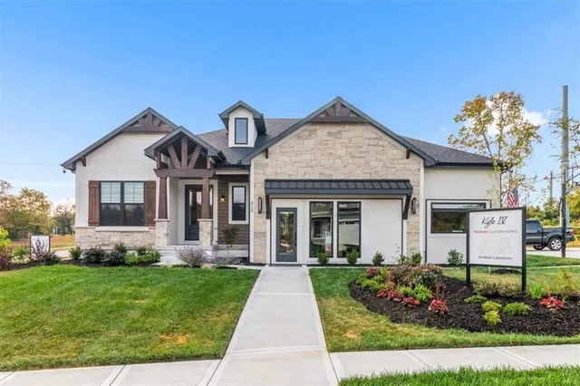 $795,000 | 424 Southeast Maxwell Drive, Blue Springs, MO 64014