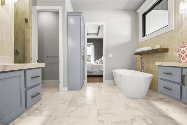 $795,000 | 424 Southeast Maxwell Drive, Blue Springs, MO 64014