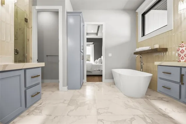 $795,000 | 424 Southeast Maxwell Drive, Blue Springs, MO 64014