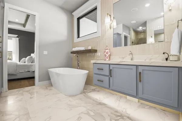 $795,000 | 424 Southeast Maxwell Drive, Blue Springs, MO 64014