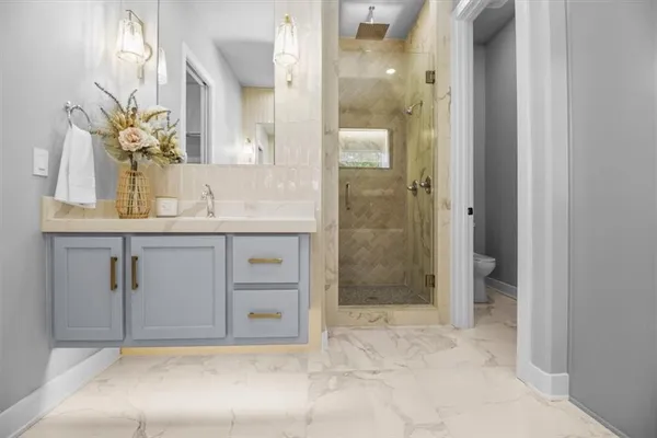 $795,000 | 424 Southeast Maxwell Drive, Blue Springs, MO 64014