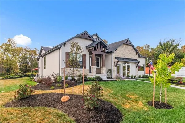 $795,000 | 424 Southeast Maxwell Drive, Blue Springs, MO 64014